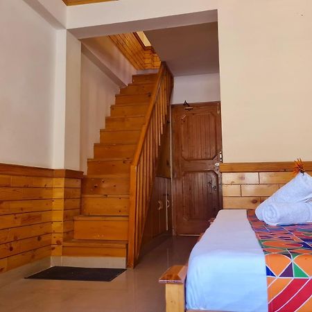Tourist Nest Old Manali Hotell Exteriör bild